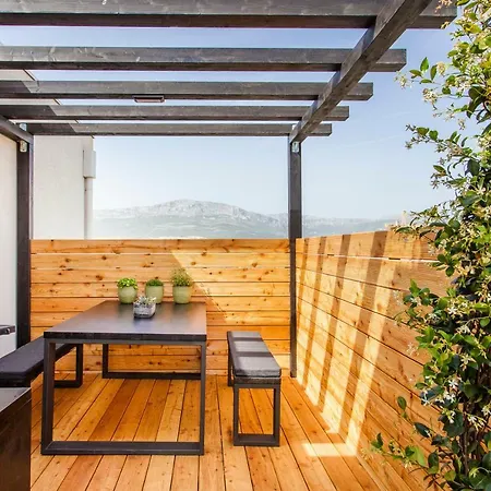 Tito's Smart Design Apartment Split